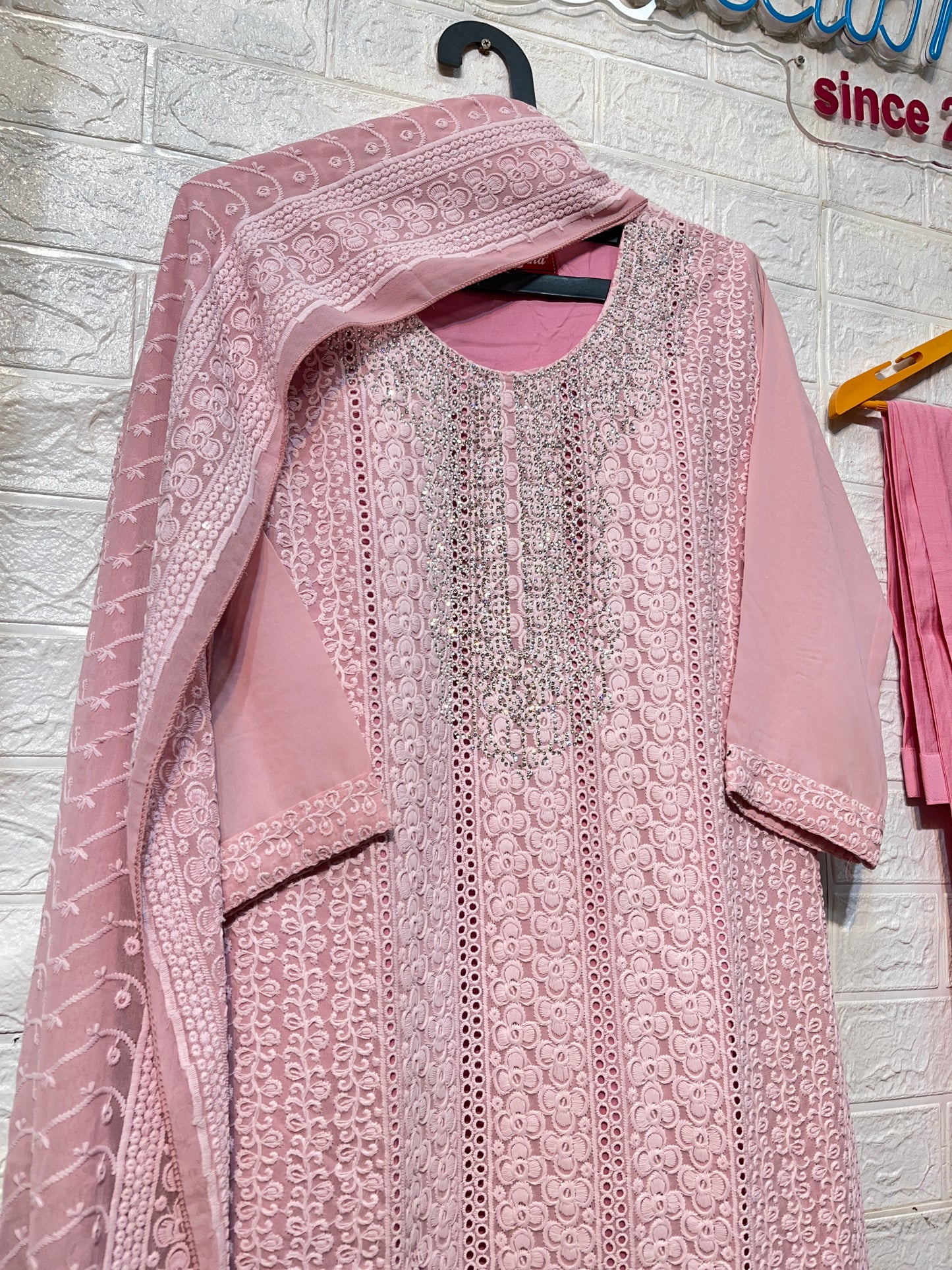 Code - 1113 pakistani suits