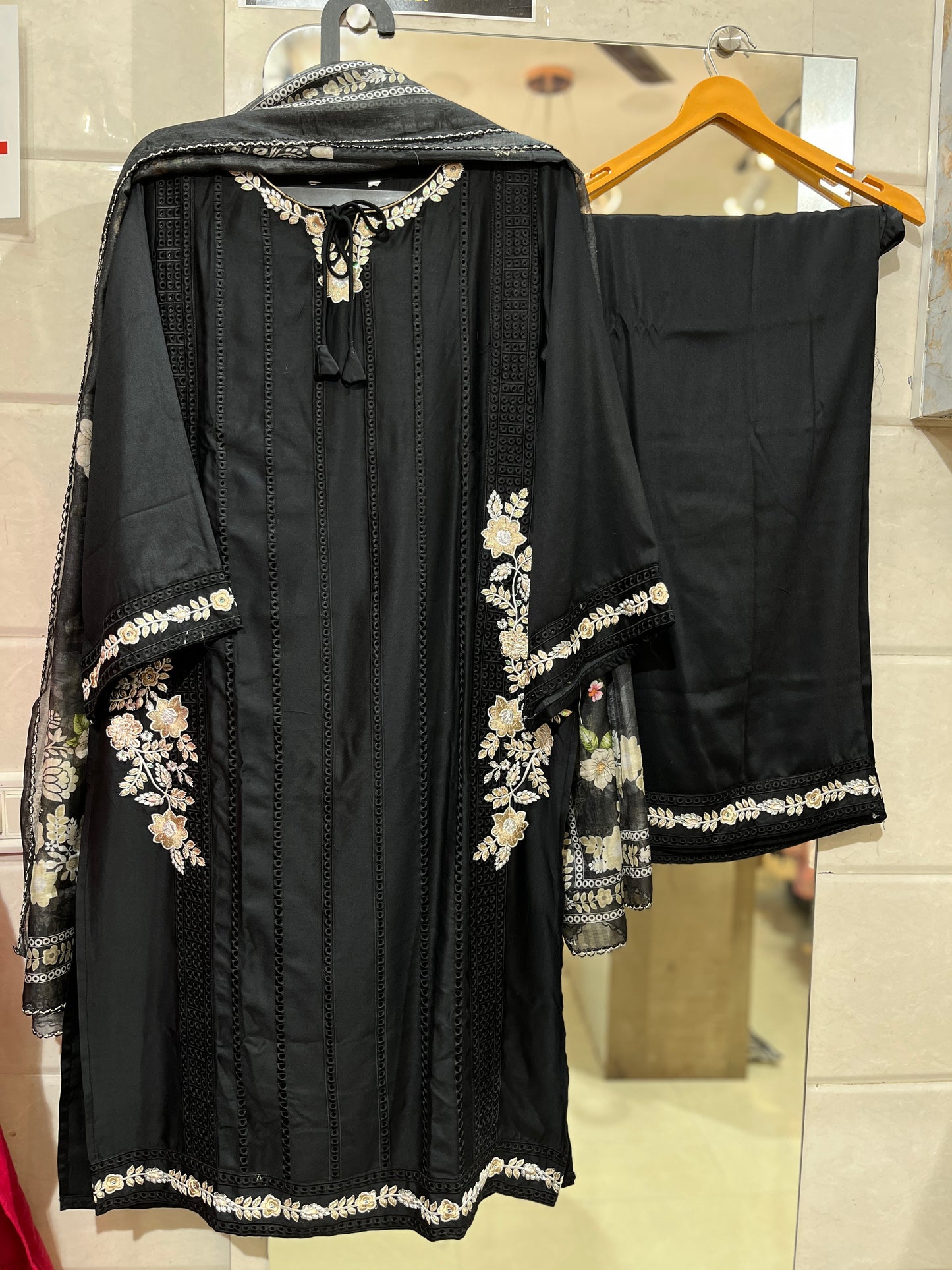 Code - 1133 karachi suit