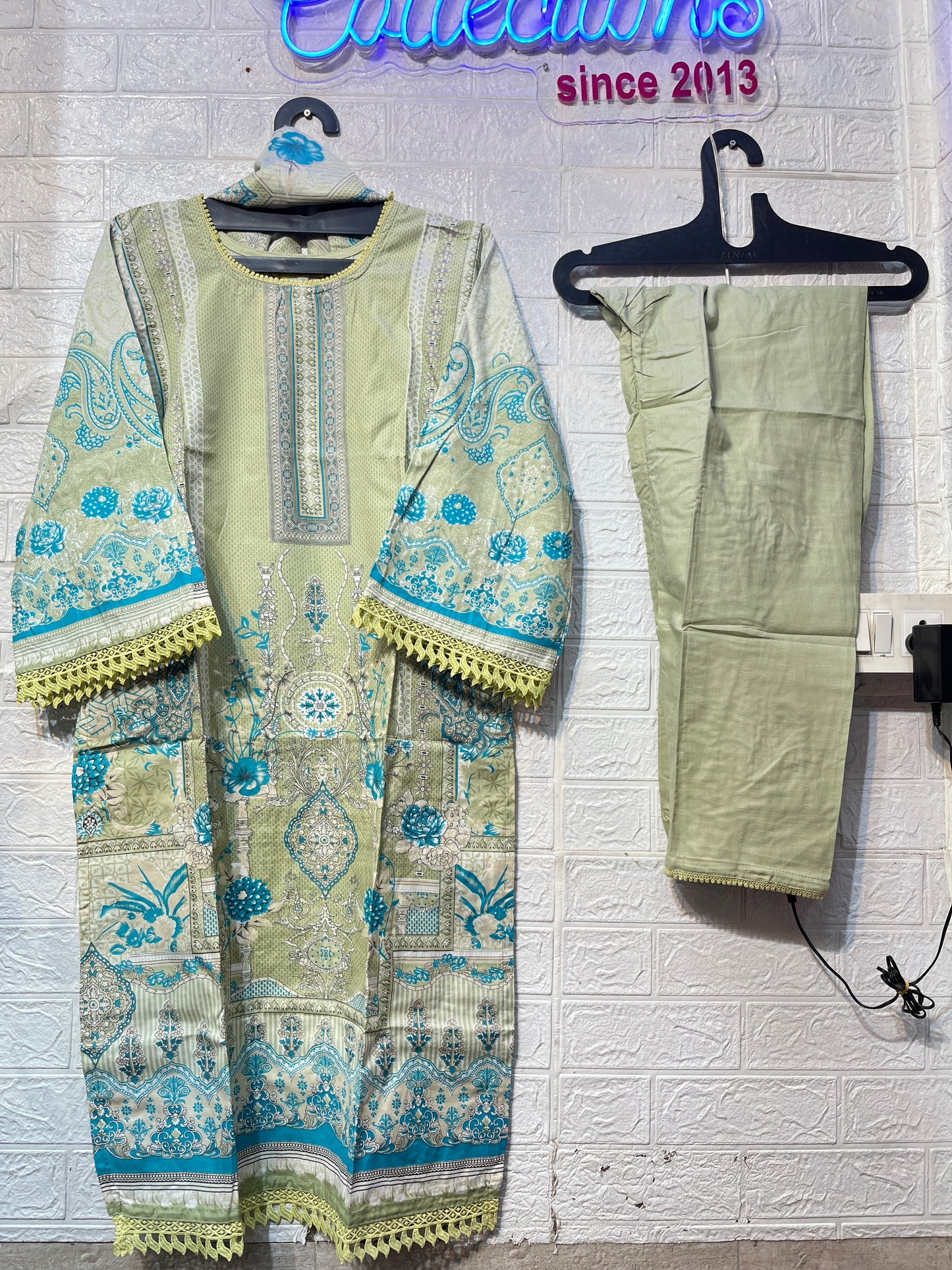 Code - 1147 karachi casual wear cotton printed suits