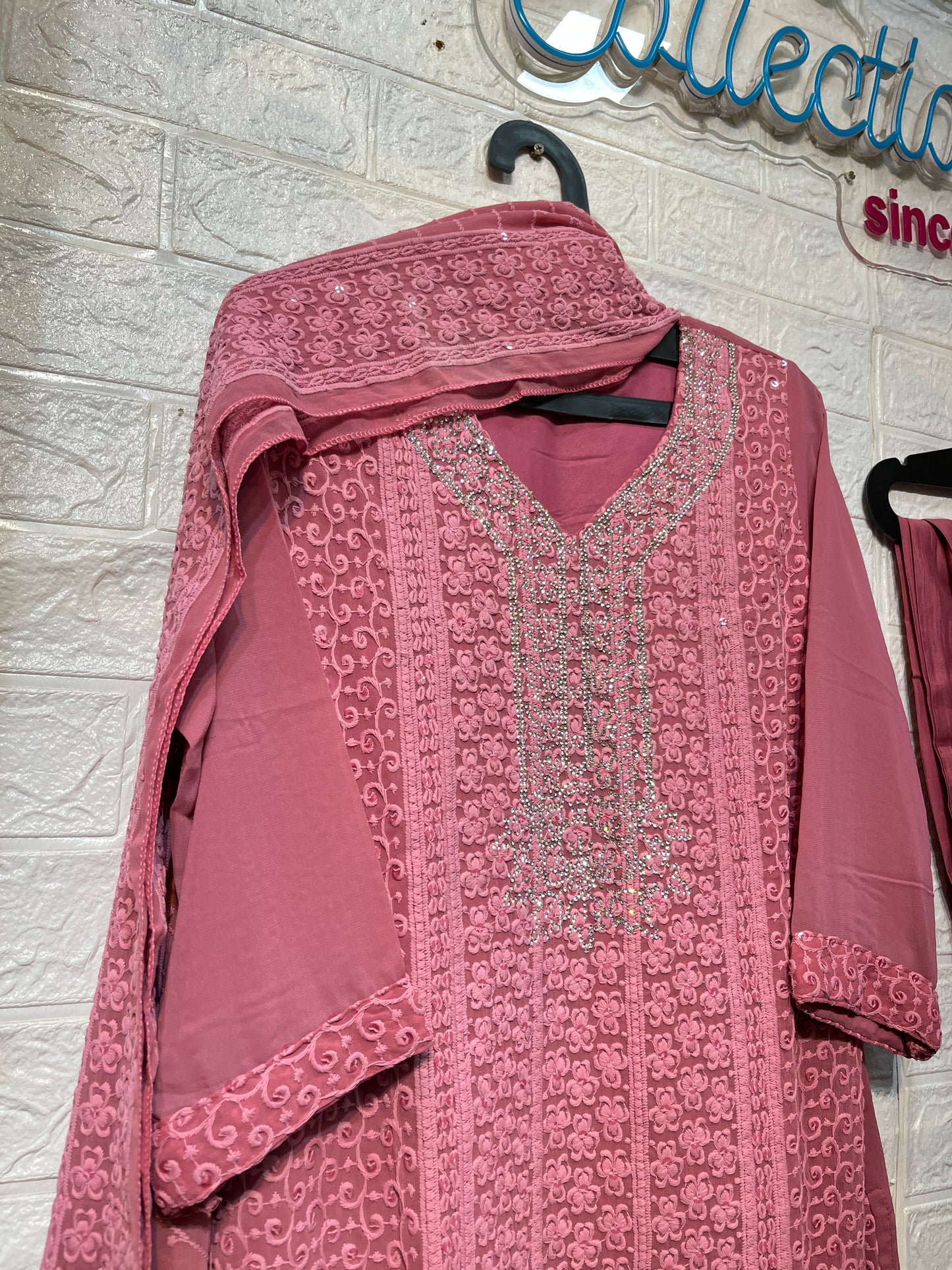Code - 1113 pakistani suits