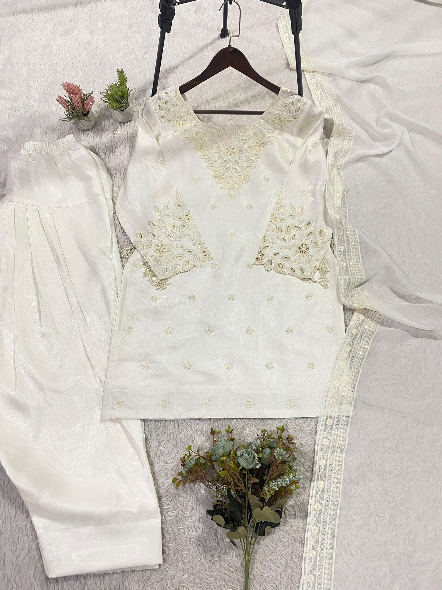Code- 1144 Pakistani short farshi shalwar suit with cutwork details